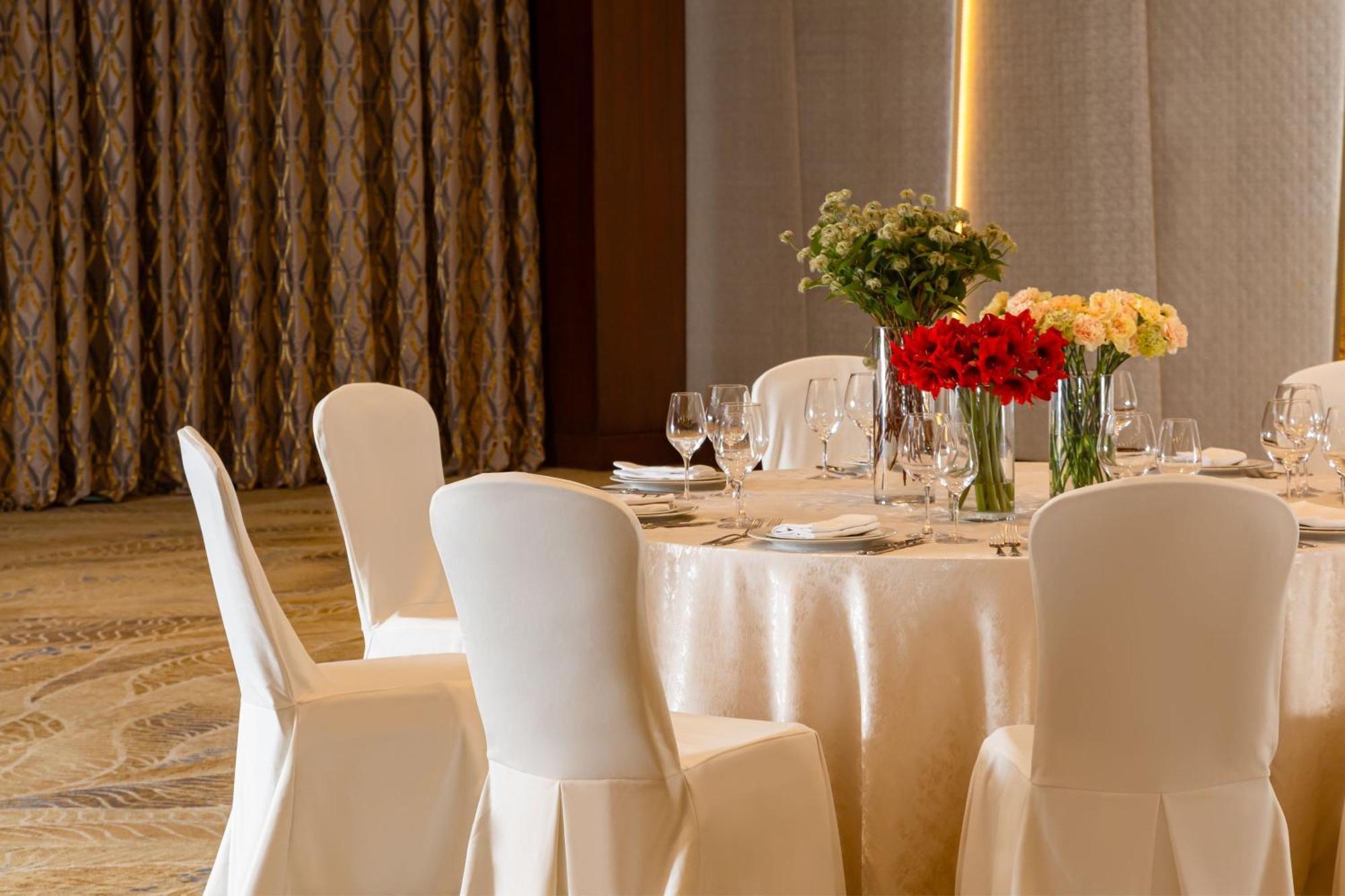 Baku Marriott Hotel Boulevard Exteriör bild Banquet hall