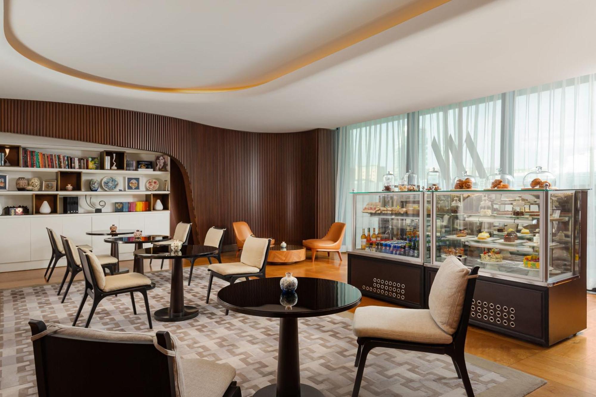 Baku Marriott Hotel Boulevard Exteriör bild The W Lounge at Kuala Lumpur International Airport