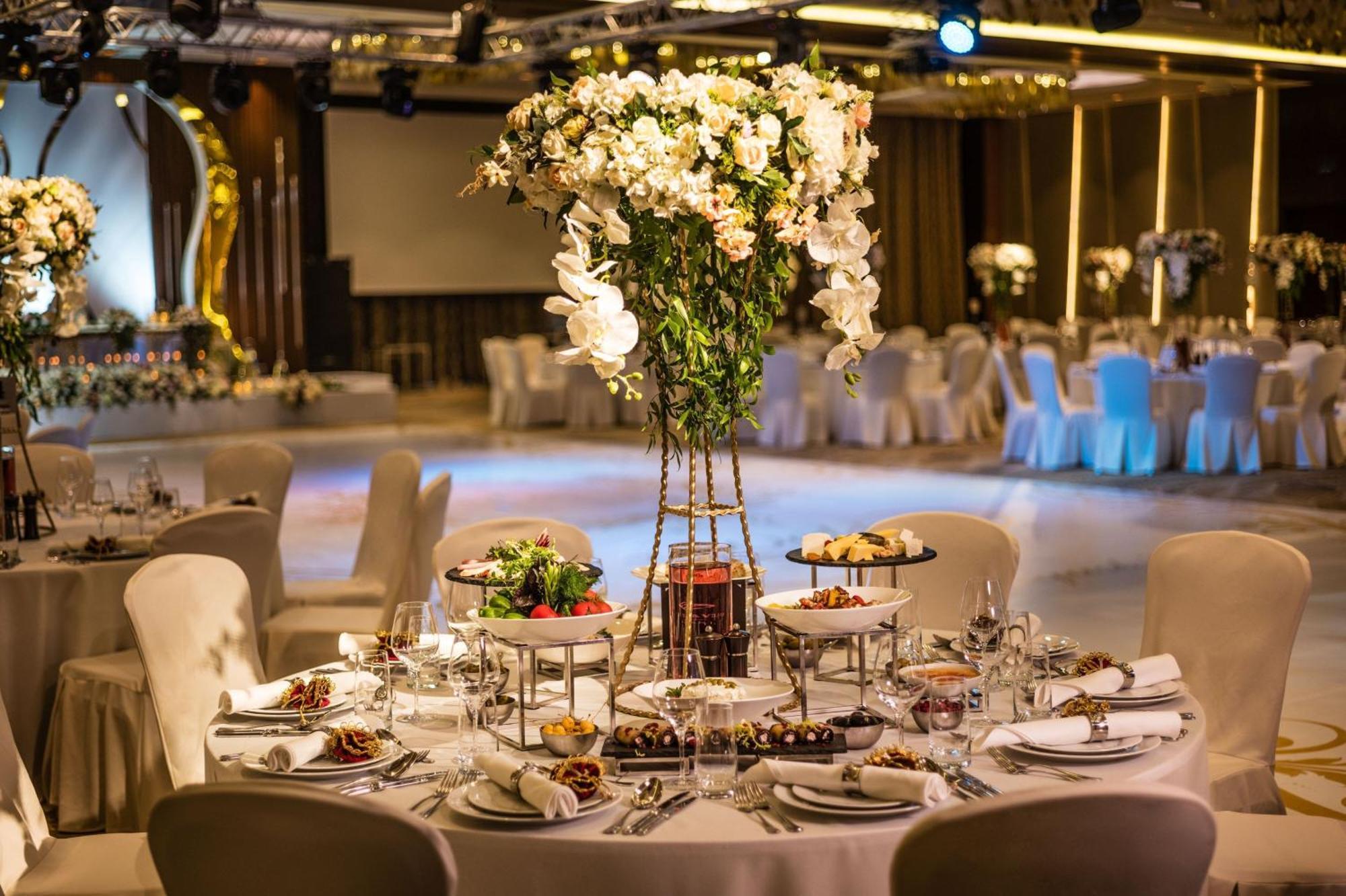 Baku Marriott Hotel Boulevard Exteriör bild The 2015 British Academy Television Awards at the Royal Television Society Television Centre