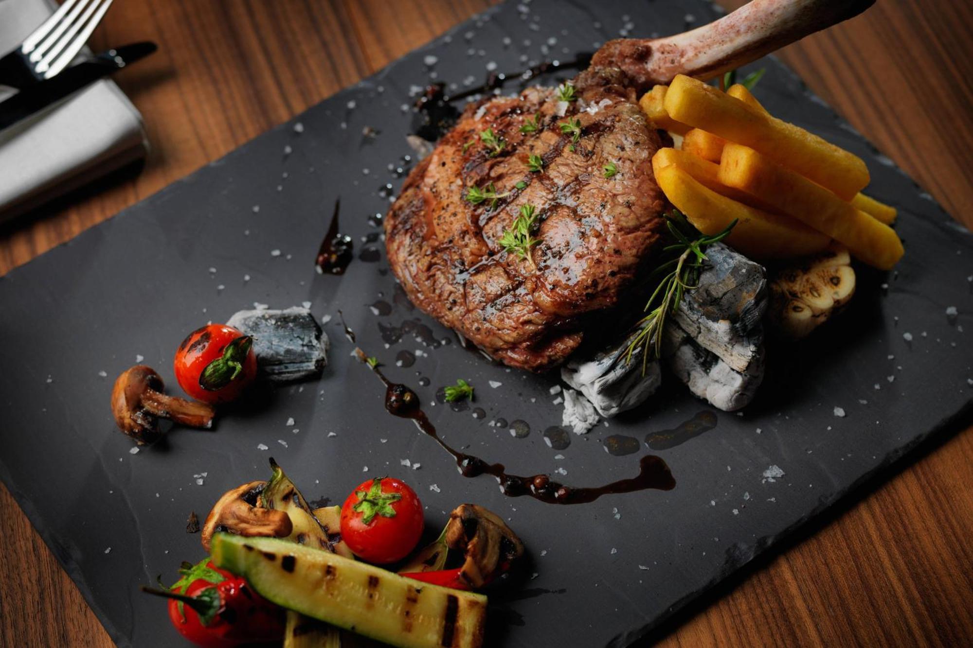 Baku Marriott Hotel Boulevard Exteriör bild A steak prepared with a steak knife