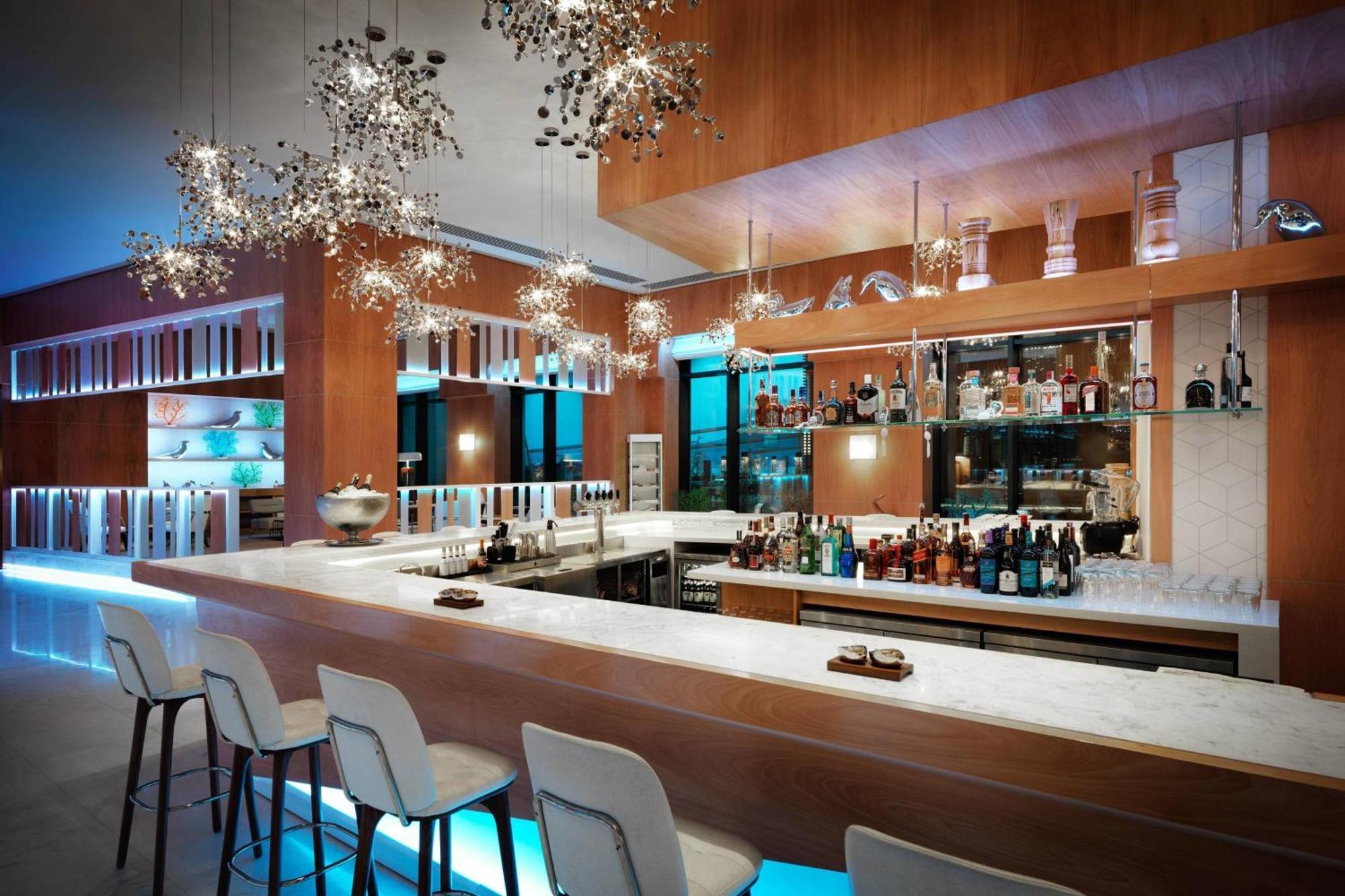 Baku Marriott Hotel Boulevard Exteriör bild The bar at the 101 bar